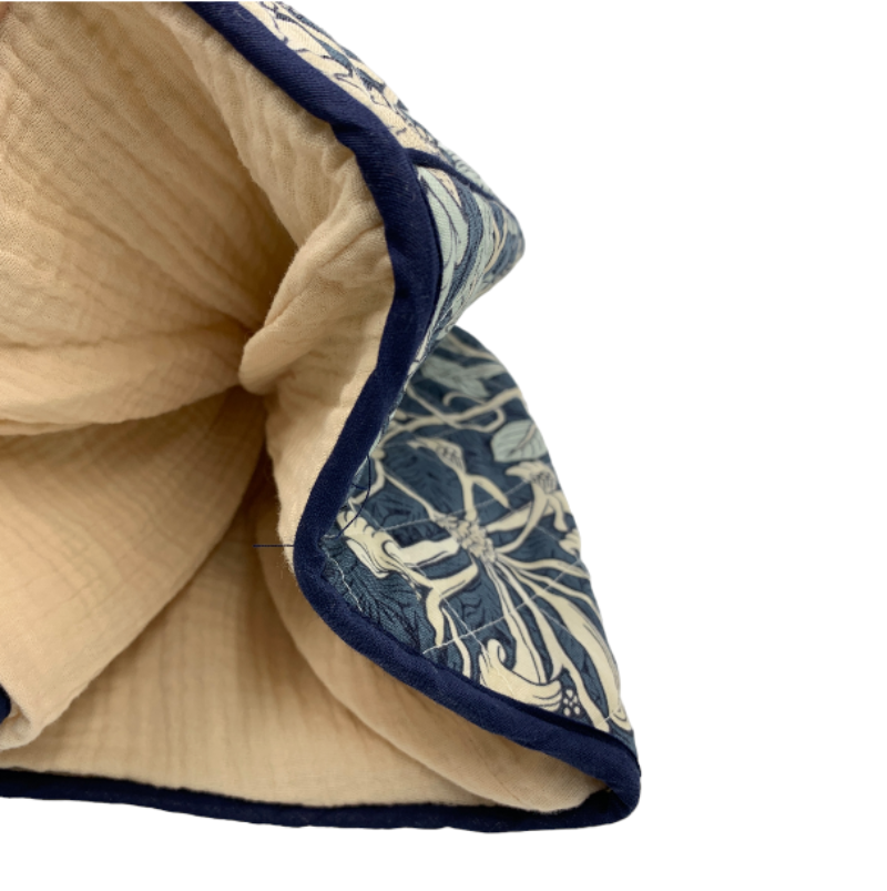 Jasmin Tehætte - William Morris Pure Honeysuckle & Tulip/ Ink Foer