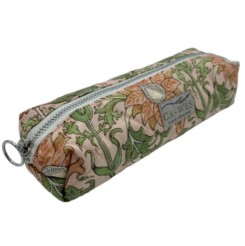 Valmue Penalhus i William Morris Pink & Rose/Blush Skråmellem