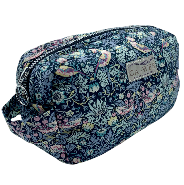 Flora Makeup Taske - Liberty Strawberry Thief Mini/ Black Rose