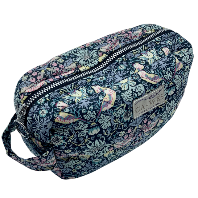 Flora Makeup Taske - Liberty Strawberry Thief Mini/ Black Rose