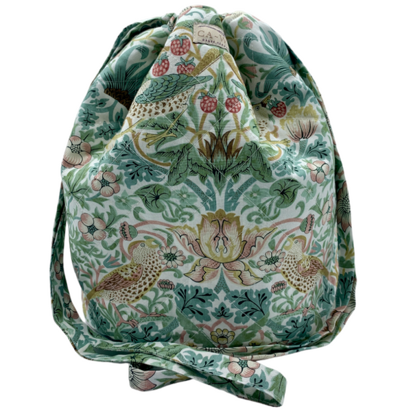 Lavendel Projekttaske  i WM Strawberry Thief/Olive Front, Lukket