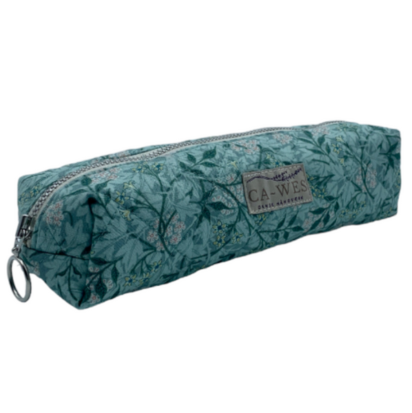 Valmue Penalhus i William Morris Jasmin Blossom/ Aqua Skrå