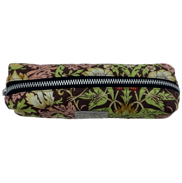 Valmue penalhus i William Morris Strawberry Thief/Chocolate Top